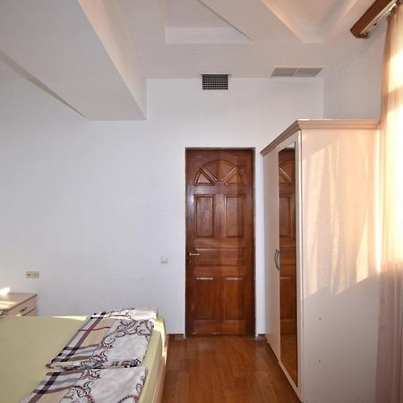 Abovyan Street 16, Apartment No 24 Yerevan Bagian luar foto