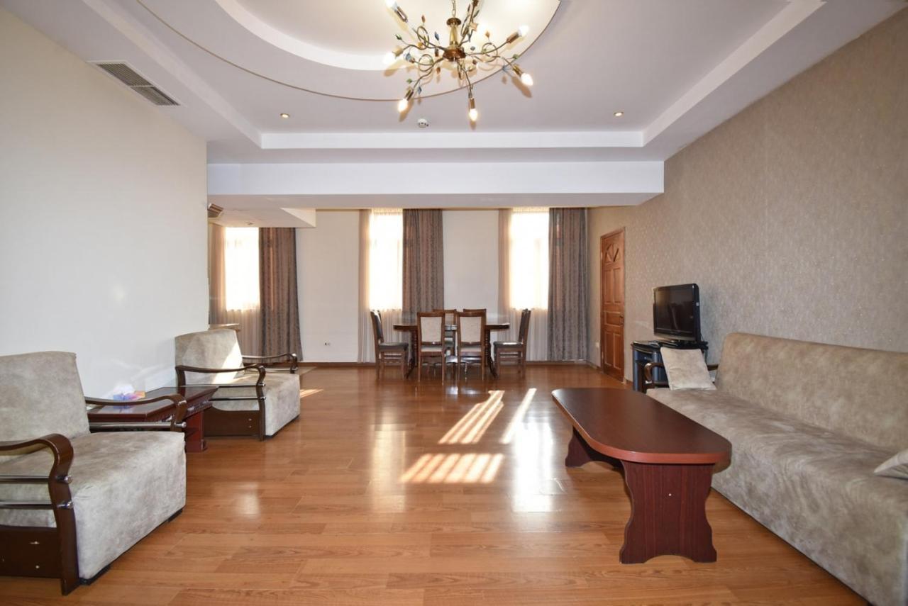 Abovyan Street 16, Apartment No 24 Yerevan Bagian luar foto