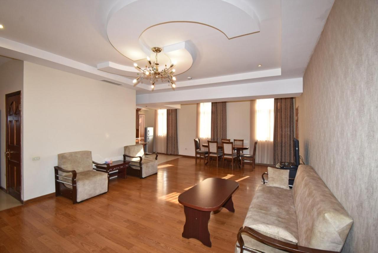 Abovyan Street 16, Apartment No 24 Yerevan Bagian luar foto