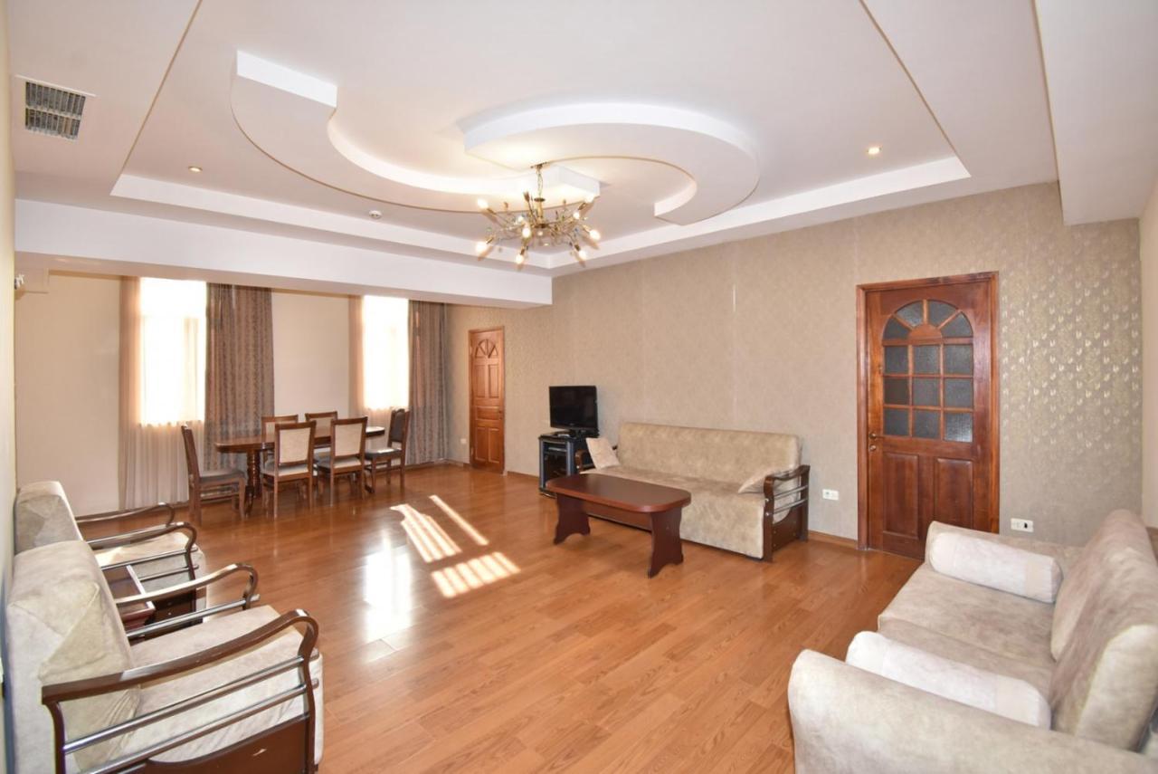 Abovyan Street 16, Apartment No 24 Yerevan Bagian luar foto