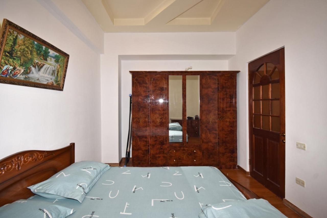 Abovyan Street 16, Apartment No 24 Yerevan Bagian luar foto