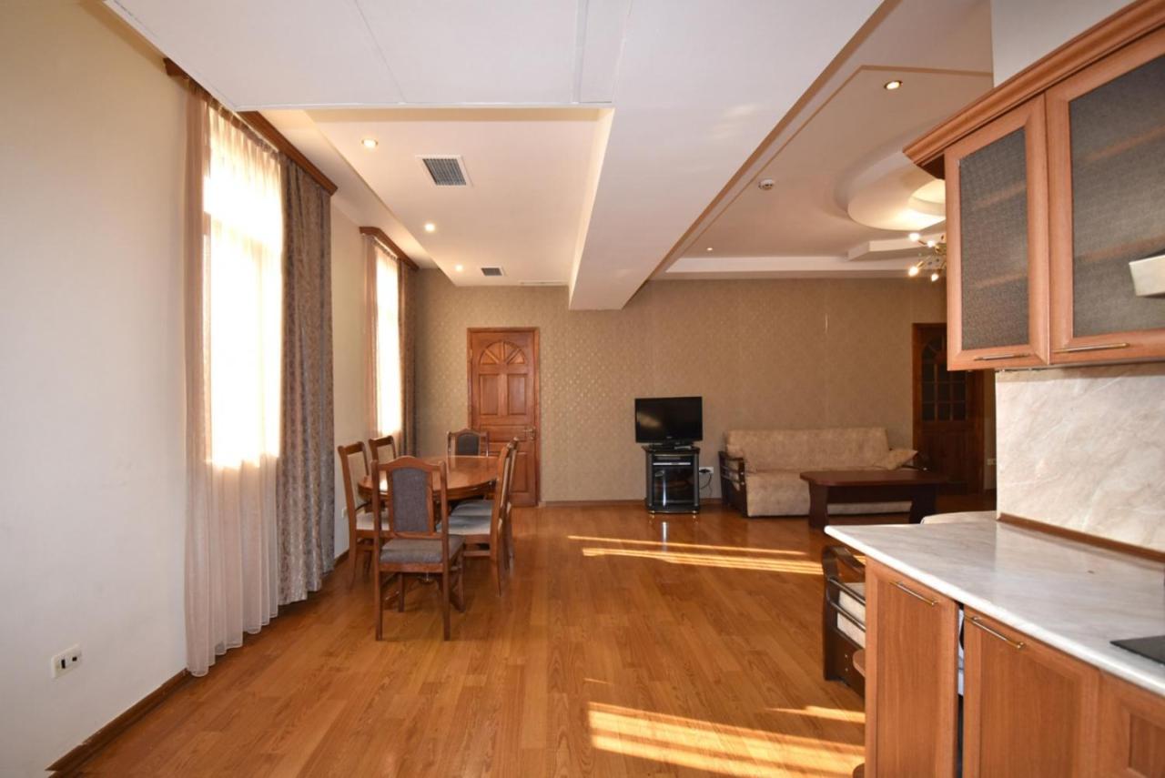 Abovyan Street 16, Apartment No 24 Yerevan Bagian luar foto
